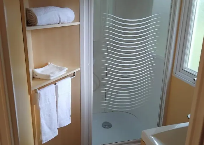 Chez Regis Et Jennifer *