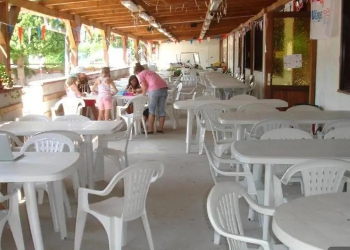 Chez Regis Et Jennifer